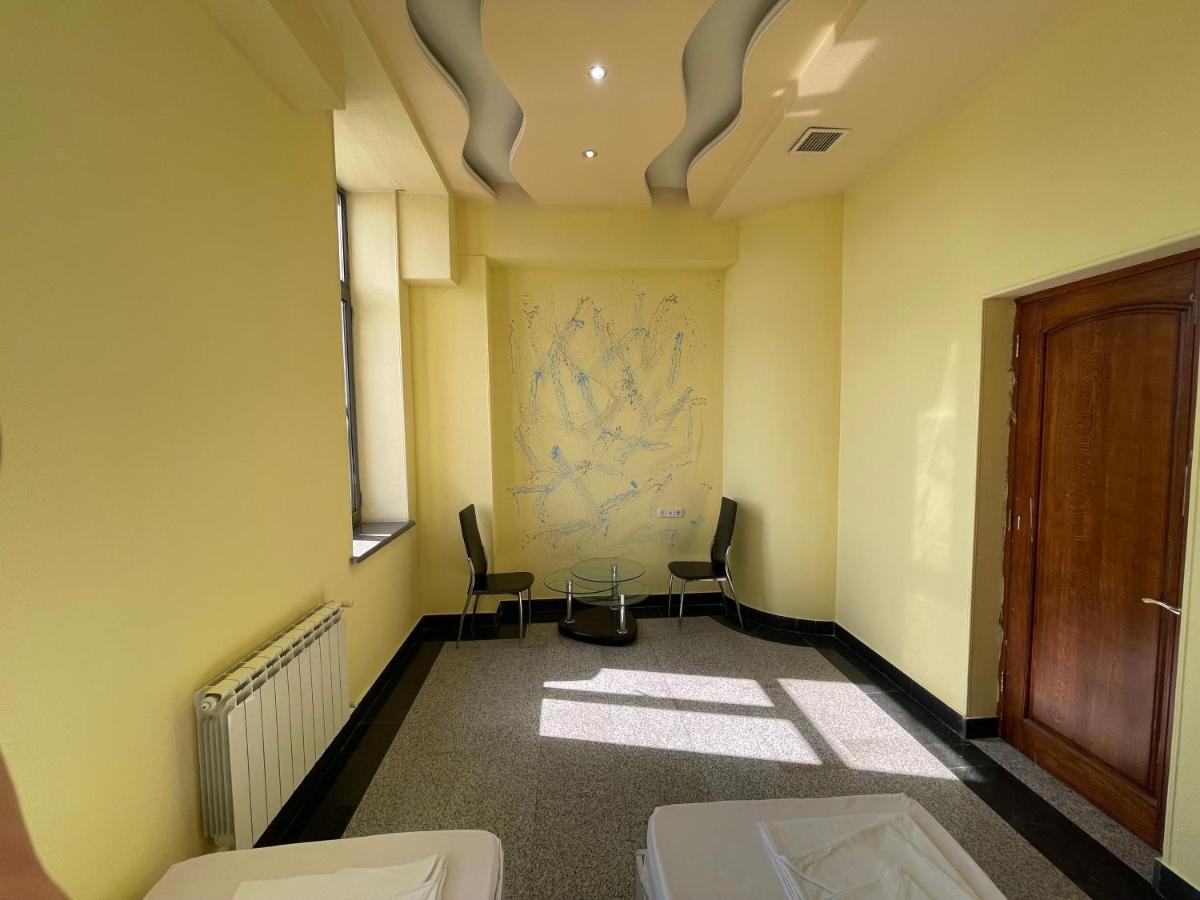 Joy Hotel Apartament Yerevan Exterior photo