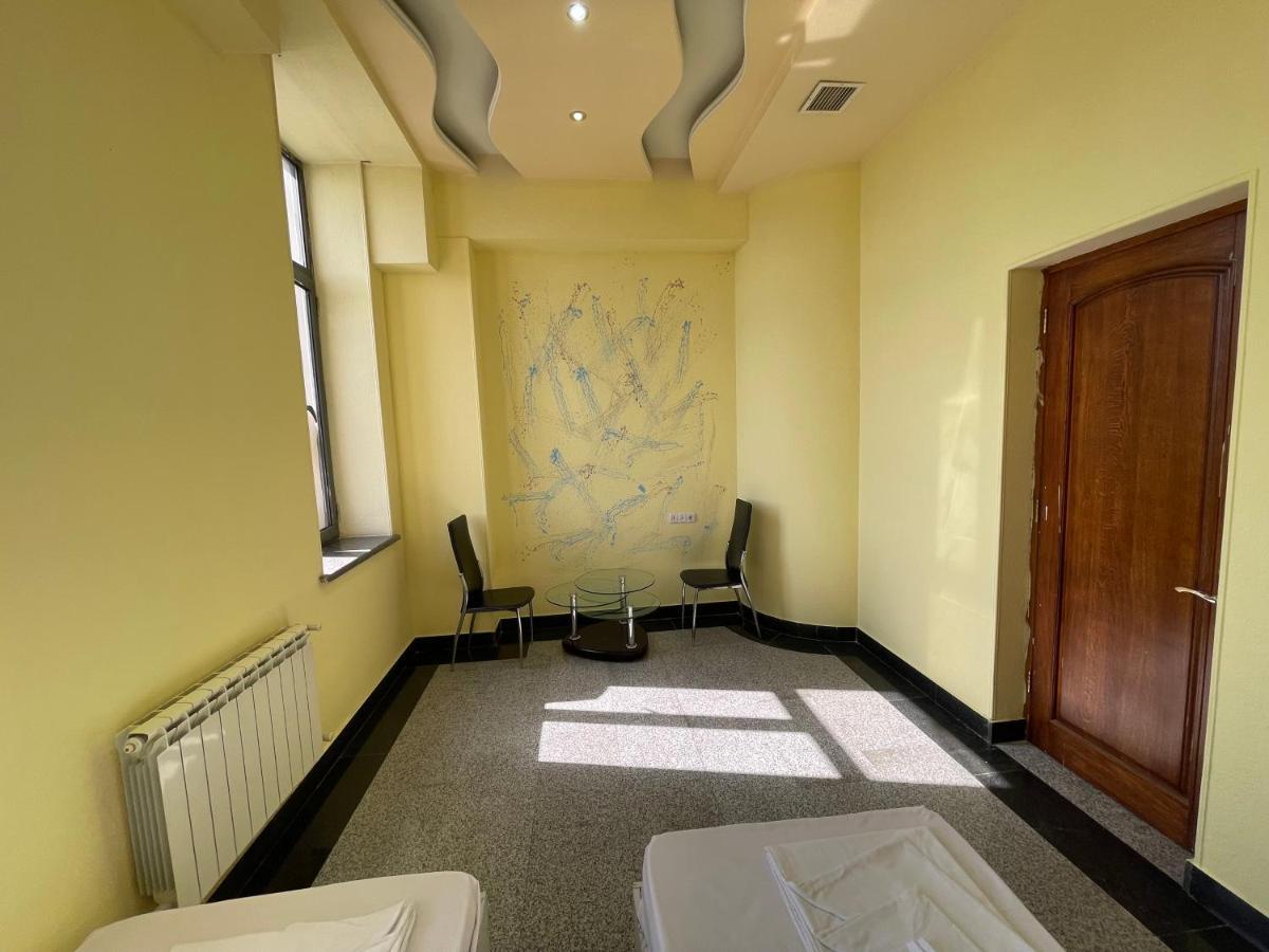 Joy Hotel Apartament Yerevan Exterior photo